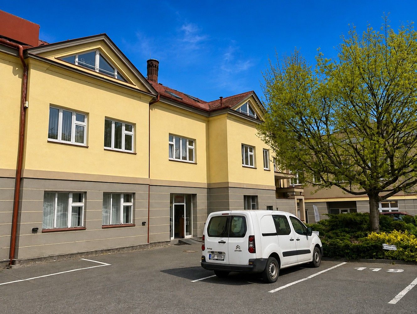 Kancelář, 196 m²