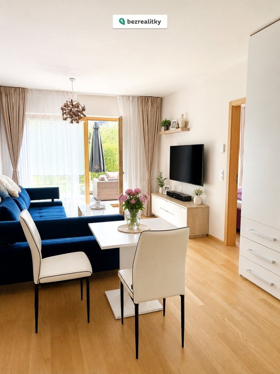 2+kk, Za Karlínským přístavem 683, Praha Karlín, 57 m² - 2