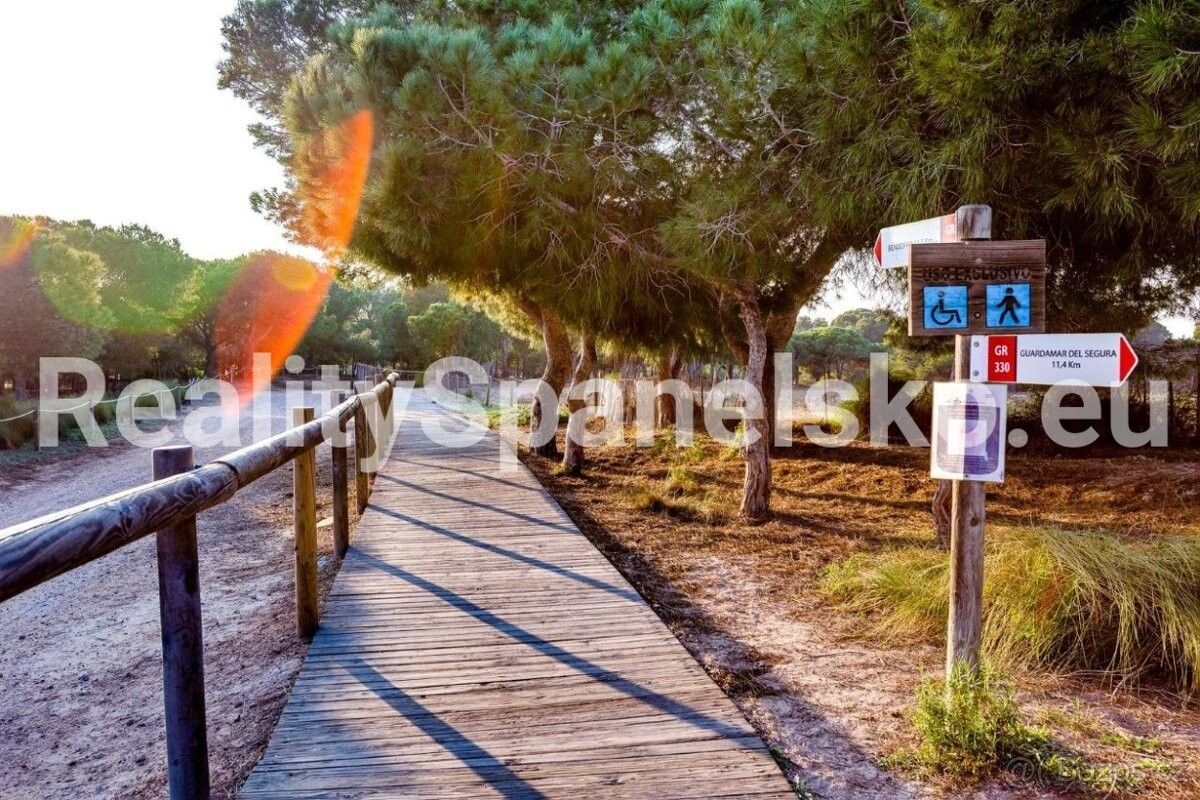 Byty, 987 66, Zahraničí