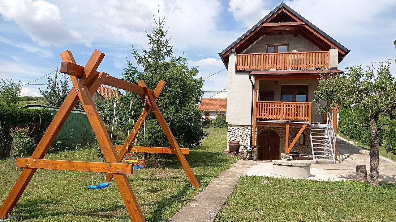 Chaty, Velké Bílovice, Jihomoravský kraj - 1