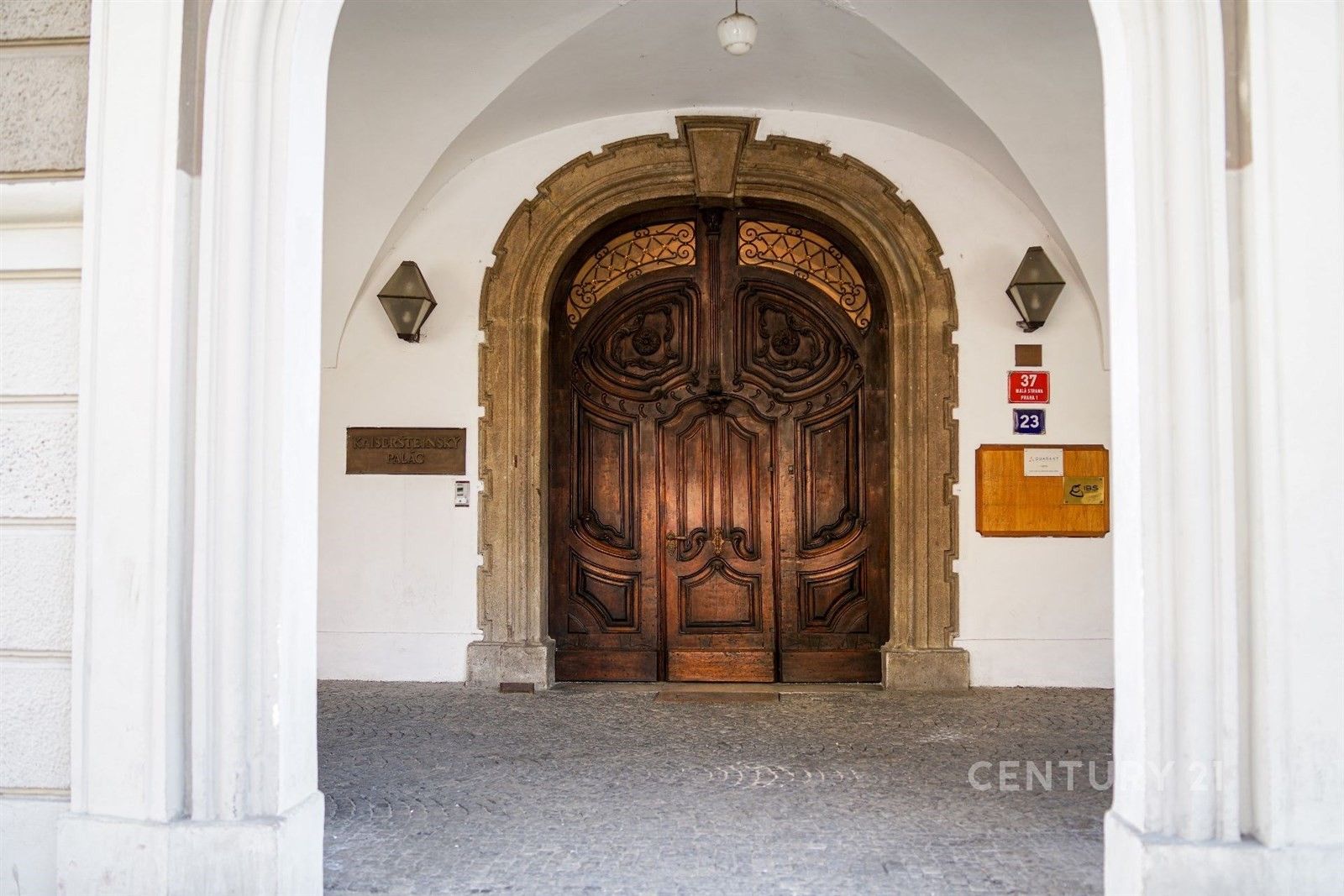 Pronájem obchodní prostory - Malostranské náměstí 37, Praha, 62 m²