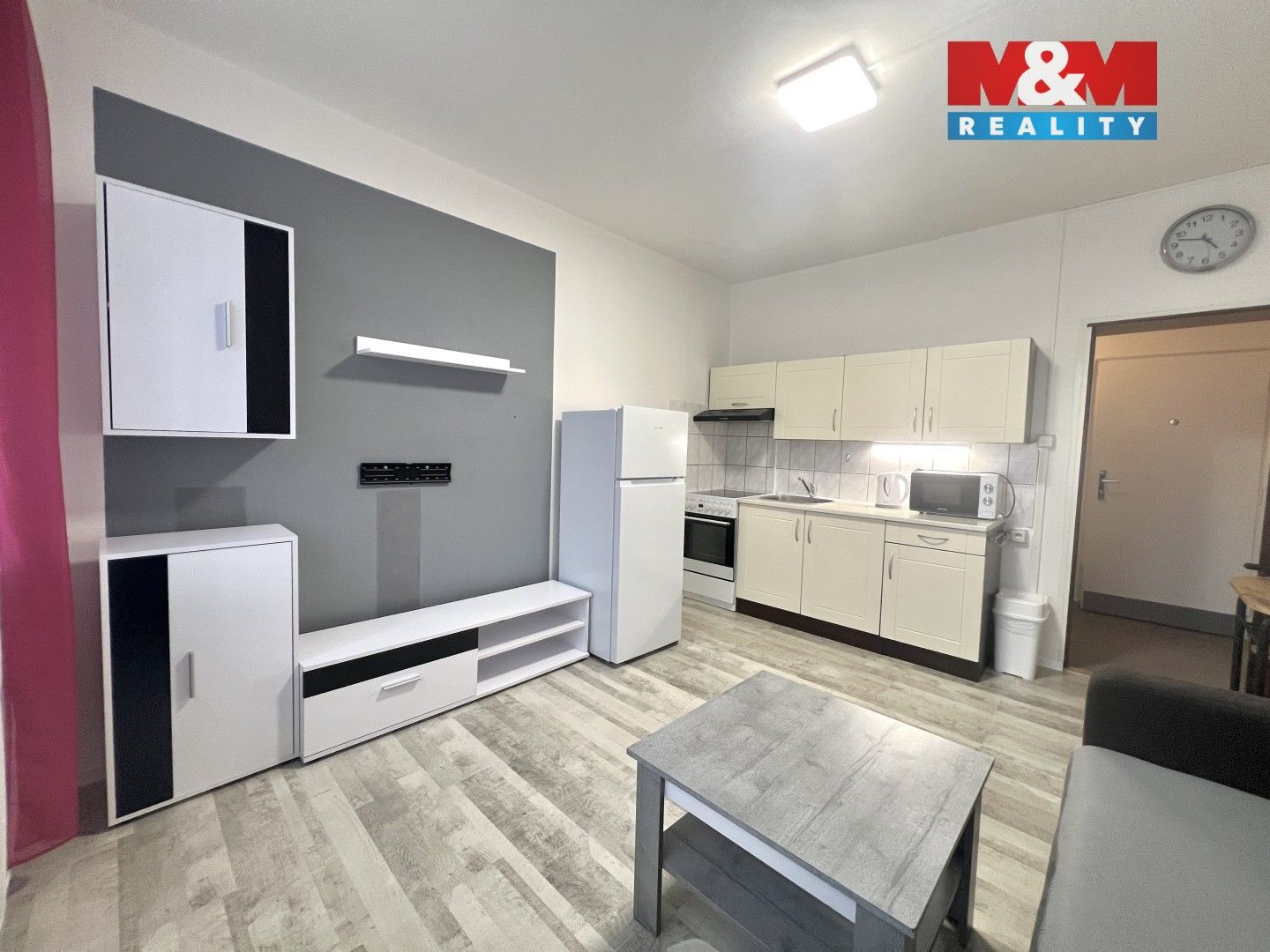 Pronájem byt 1+kk - sídliště U Nádraží, Jindřichův Hradec, 20 m²