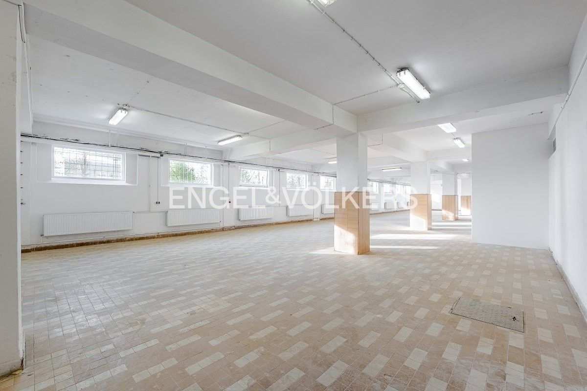 Pronájem sklad - U továren, Praha, 310 m²