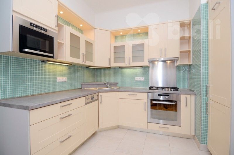 Prodej byt 2+kk - Na Maninách 1237, Praha, 65 m²