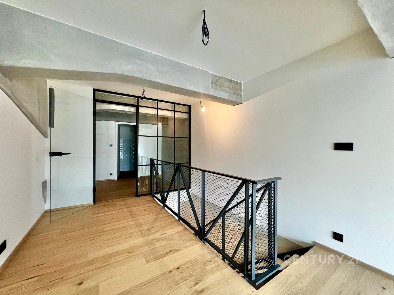 Prodej byt 3+kk - Kolbenova, Praha, 72 m²