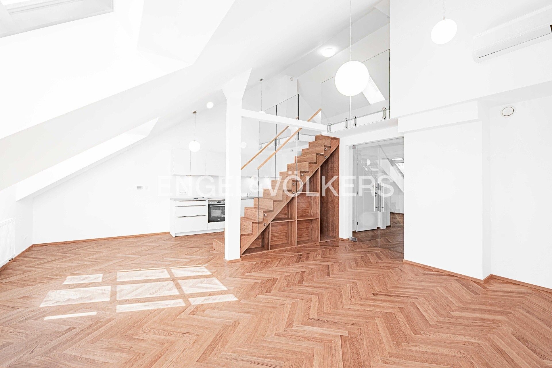 3+kk, Seifertova, Praha, 107 m²