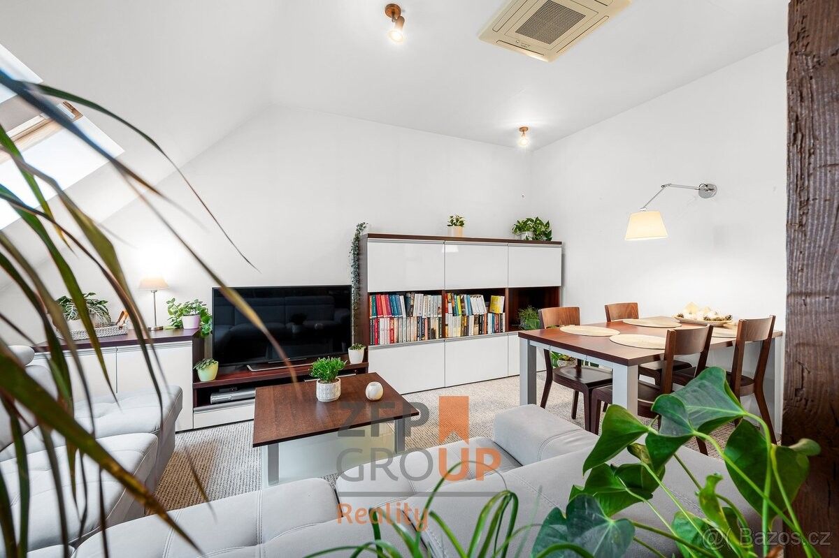 Prodej byt - Bukovany, 779 00