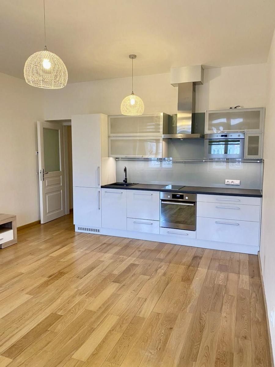 2+kk, Elišky Peškové, Praha, 56 m²