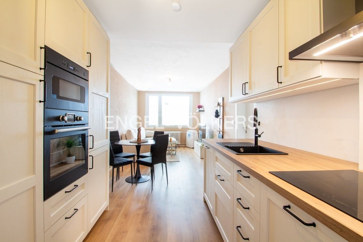 Pronájem byt 2+kk - Čenětická, Praha, 47 m²