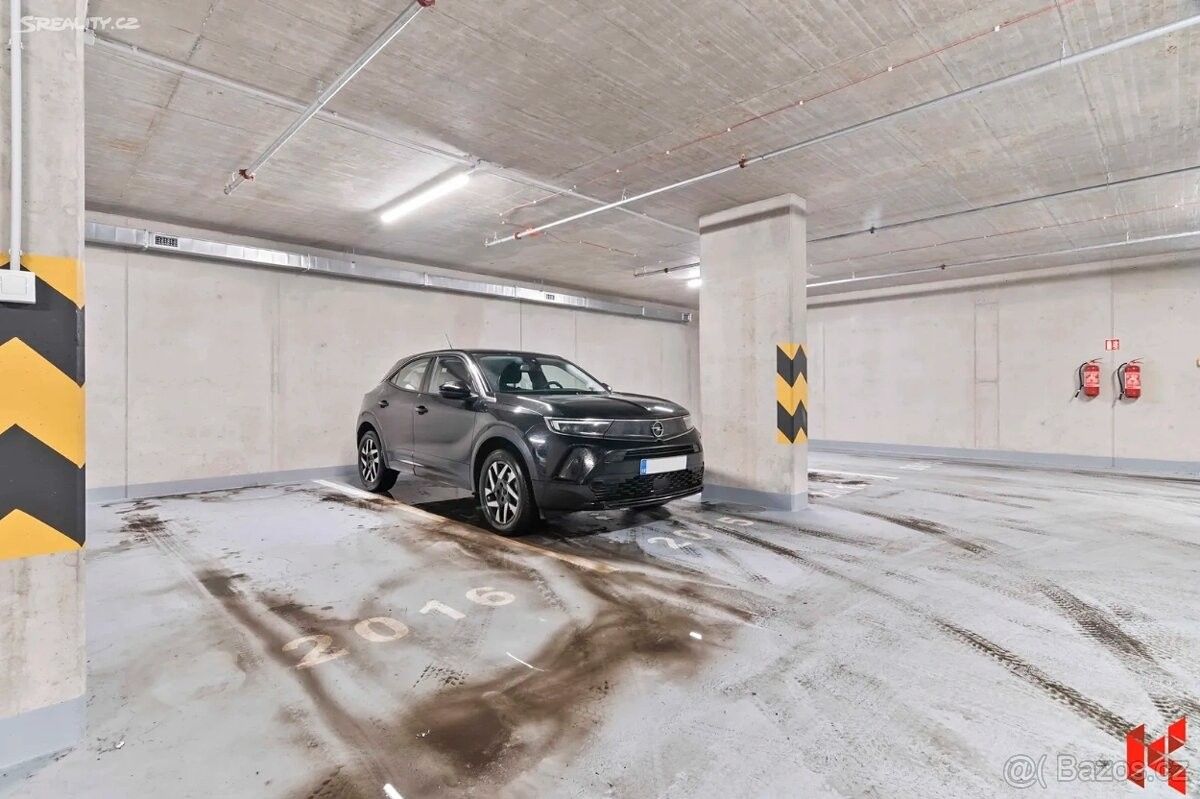 Pronájem garáž - Praha, 102 00