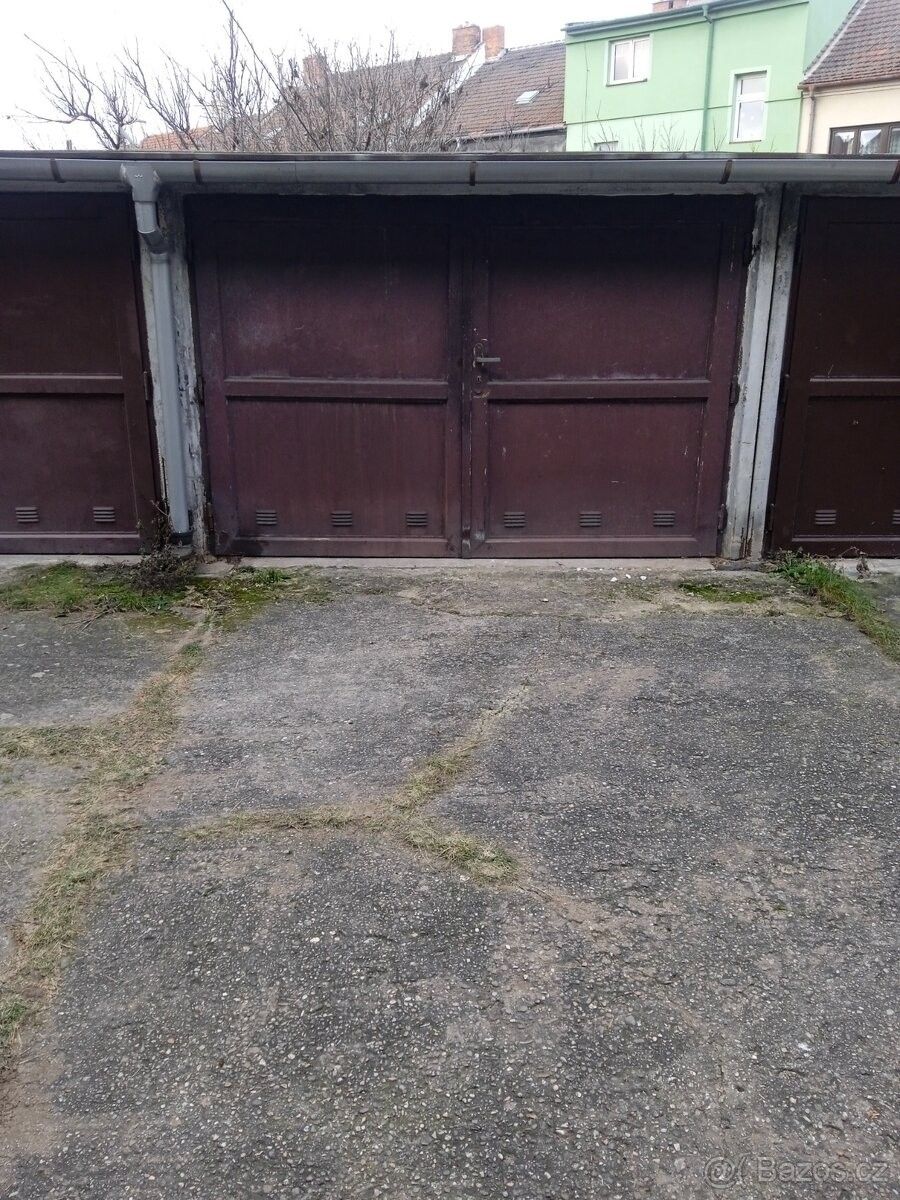 Garáže, Brno, 636 00