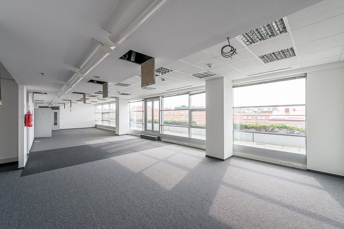Kancelář · 1 092 m² · Praha - 3