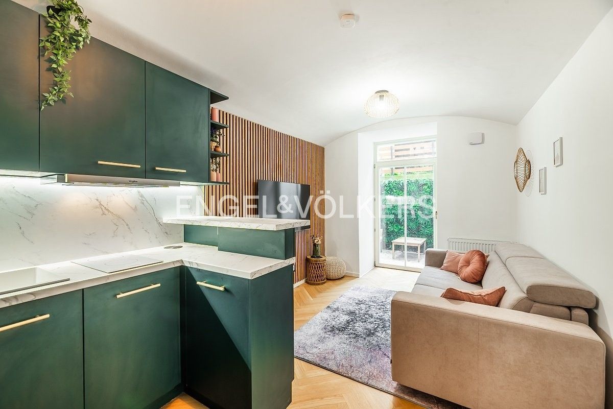 1+kk, Na výšinách , Praha Bubeneč, 30 m² - 1