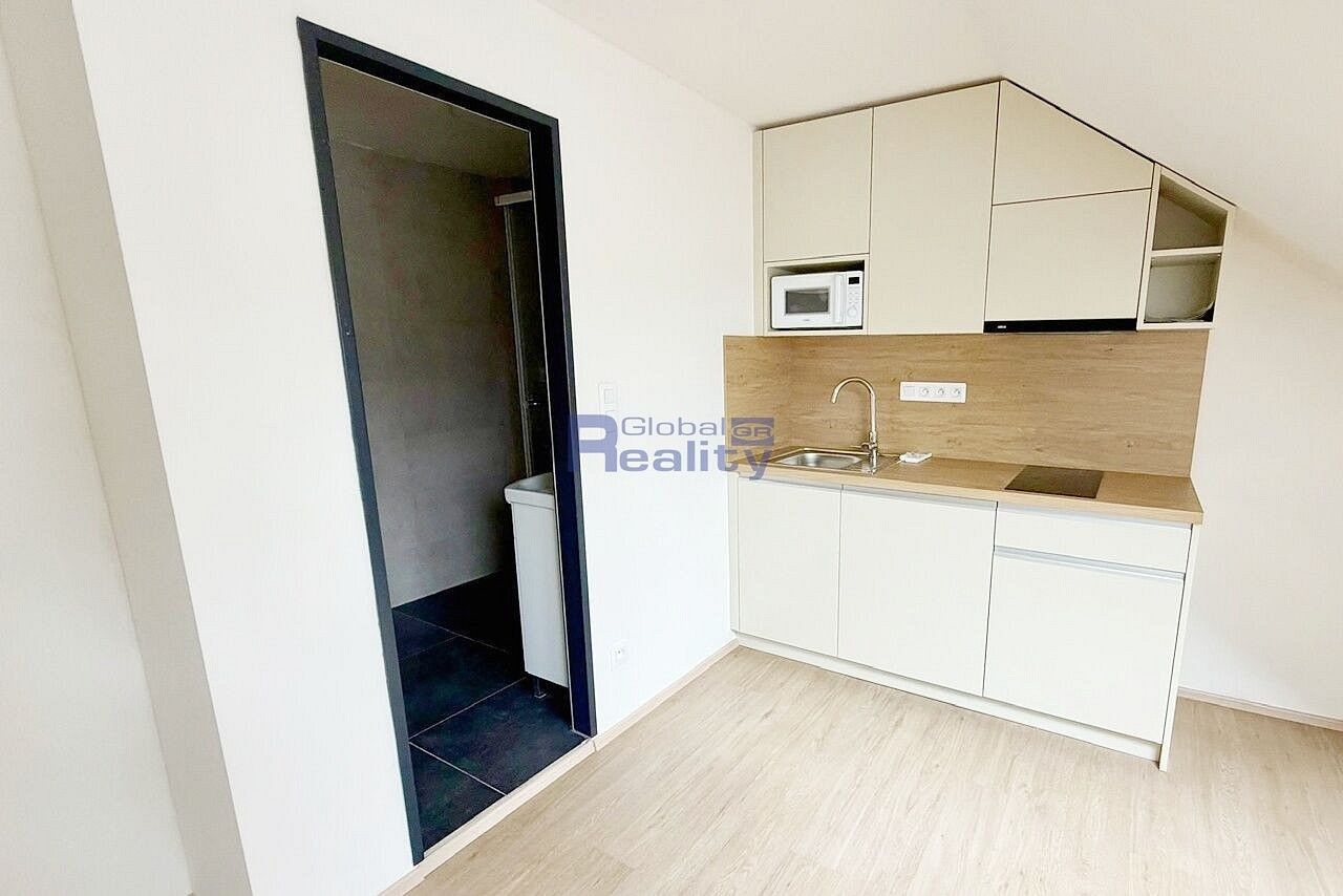Pronájem byt 1+kk - Pardubice - Bílé Předměstí, Pardubický kraj, 26 m² - 5