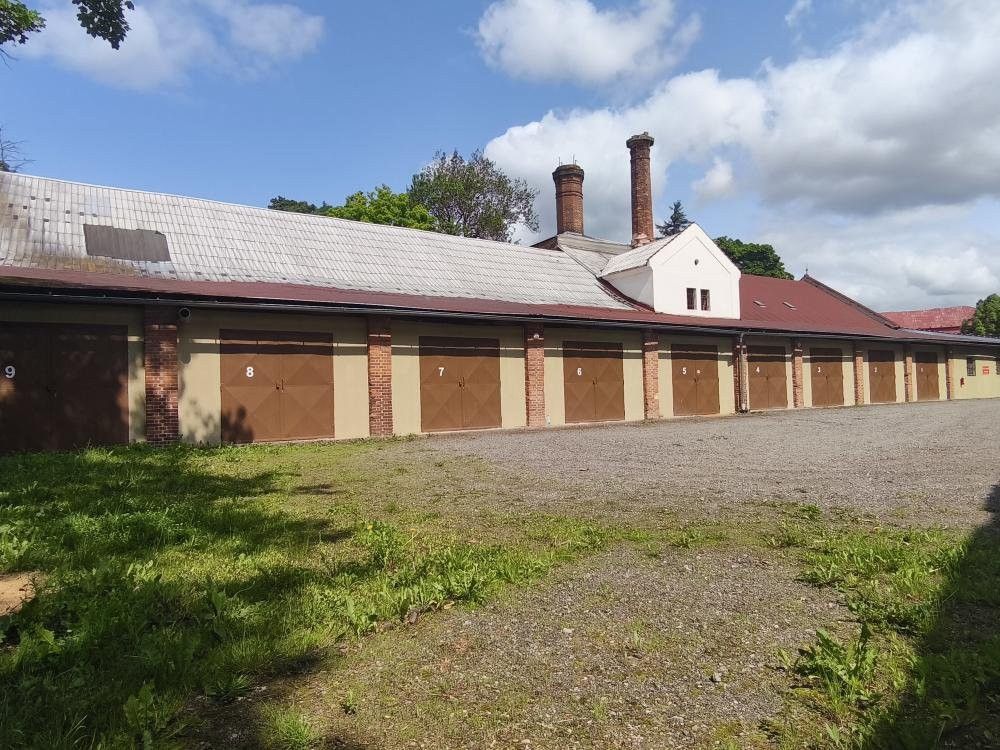 Garáže, Zámek, 37 m²