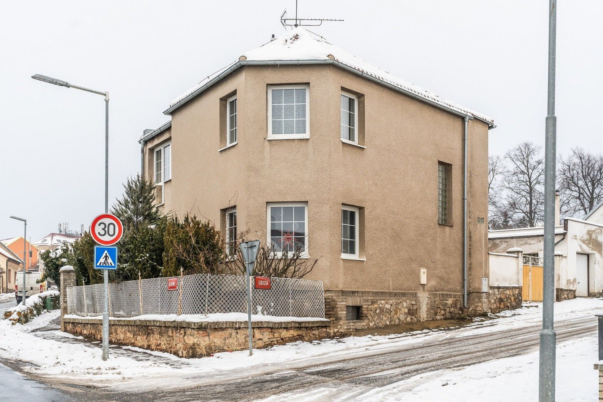 Prodej dům - Hlavní, Jinočany, 140 m²