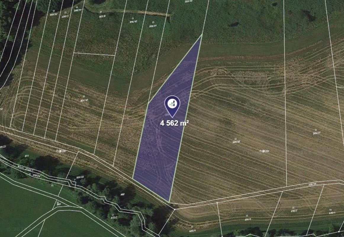 Louka, 4 562 m²