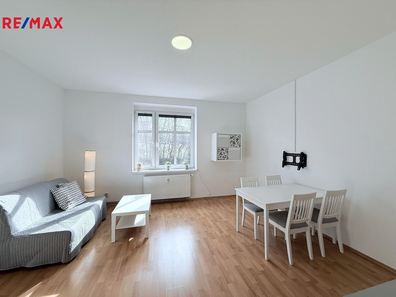 Pronájem byt 2+kk - Huťská 1788, Praha, 50 m²