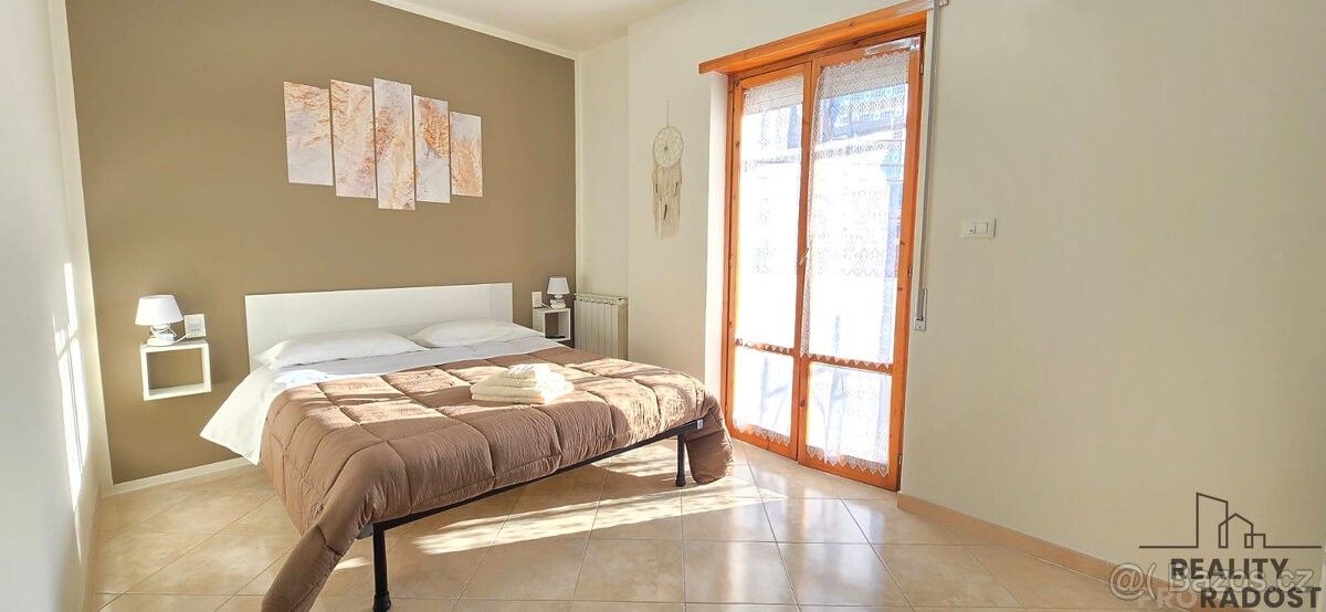 Byty, 987 66, Zahraničí