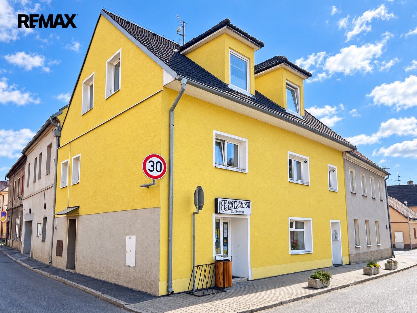 Prodej rodinný dům - Revoluční 217, Údlice, 407 m² - 1