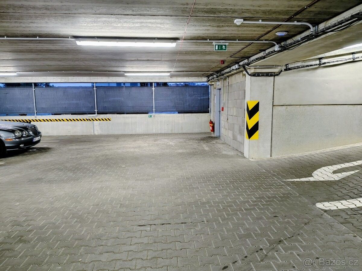 Garáže, Praha, 198 00 - 2