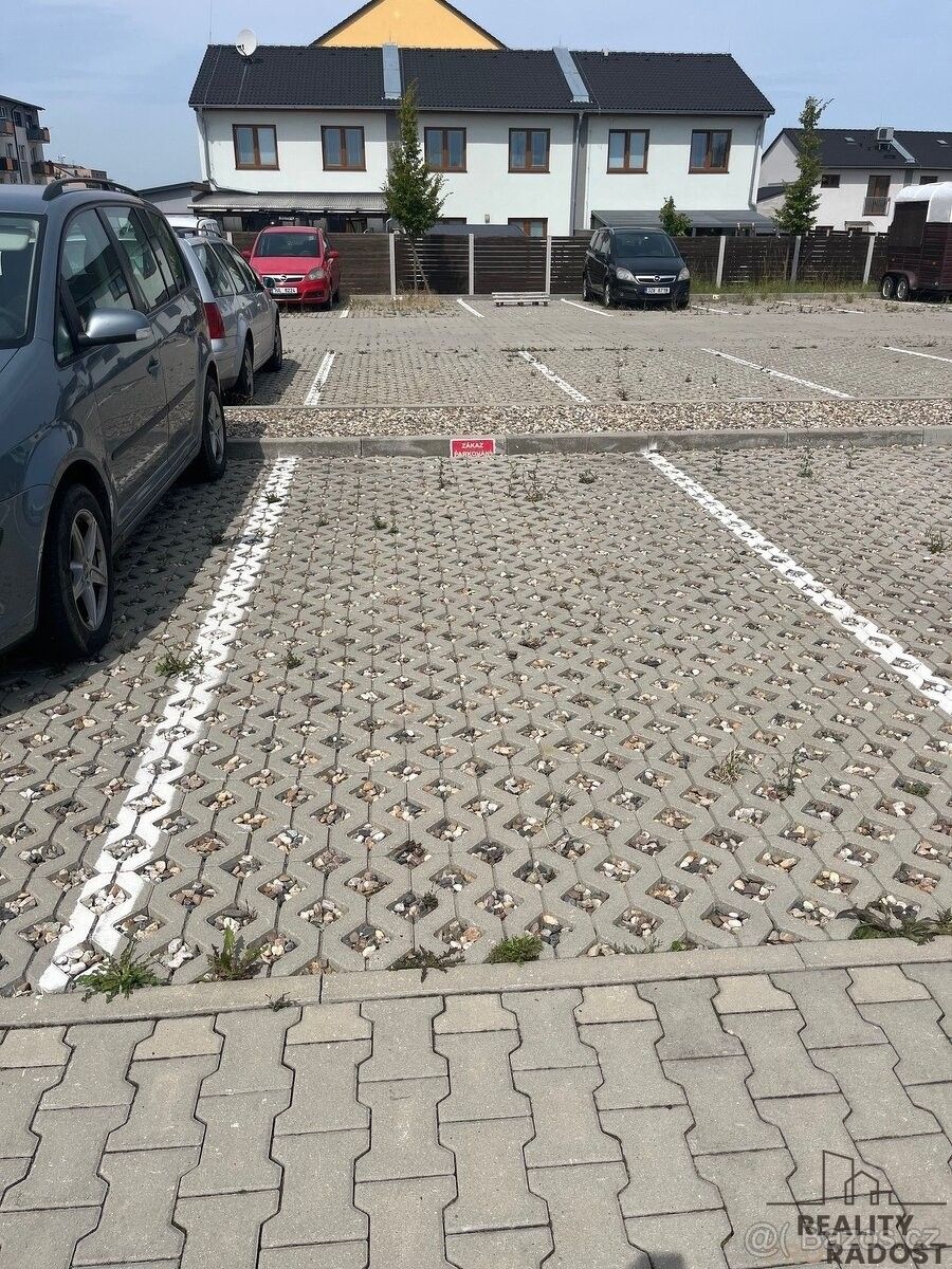 Garáže, 253 03, Praha - západ