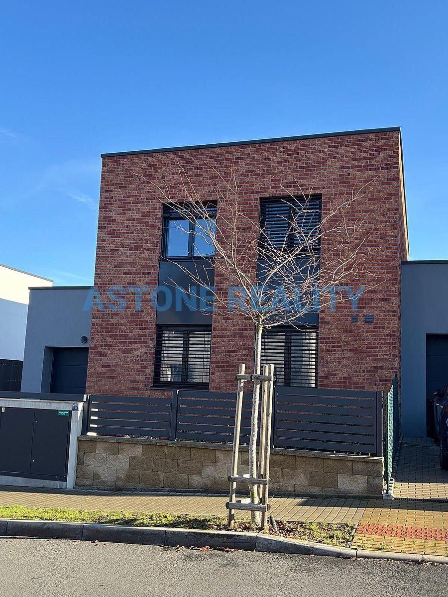 Rodinné domy, Květnová, Praha, 172 m²