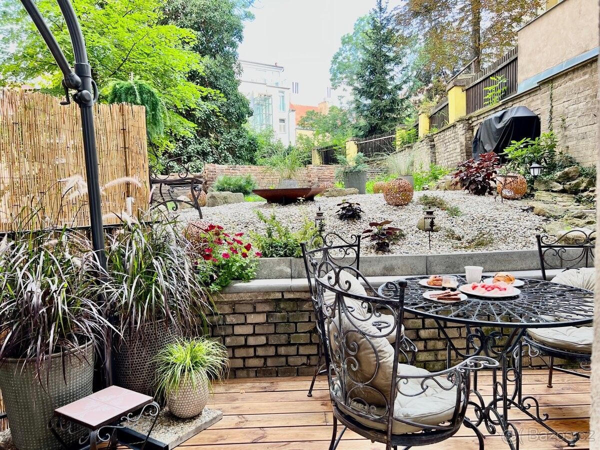 Pronájem byt - Praha, 128 00