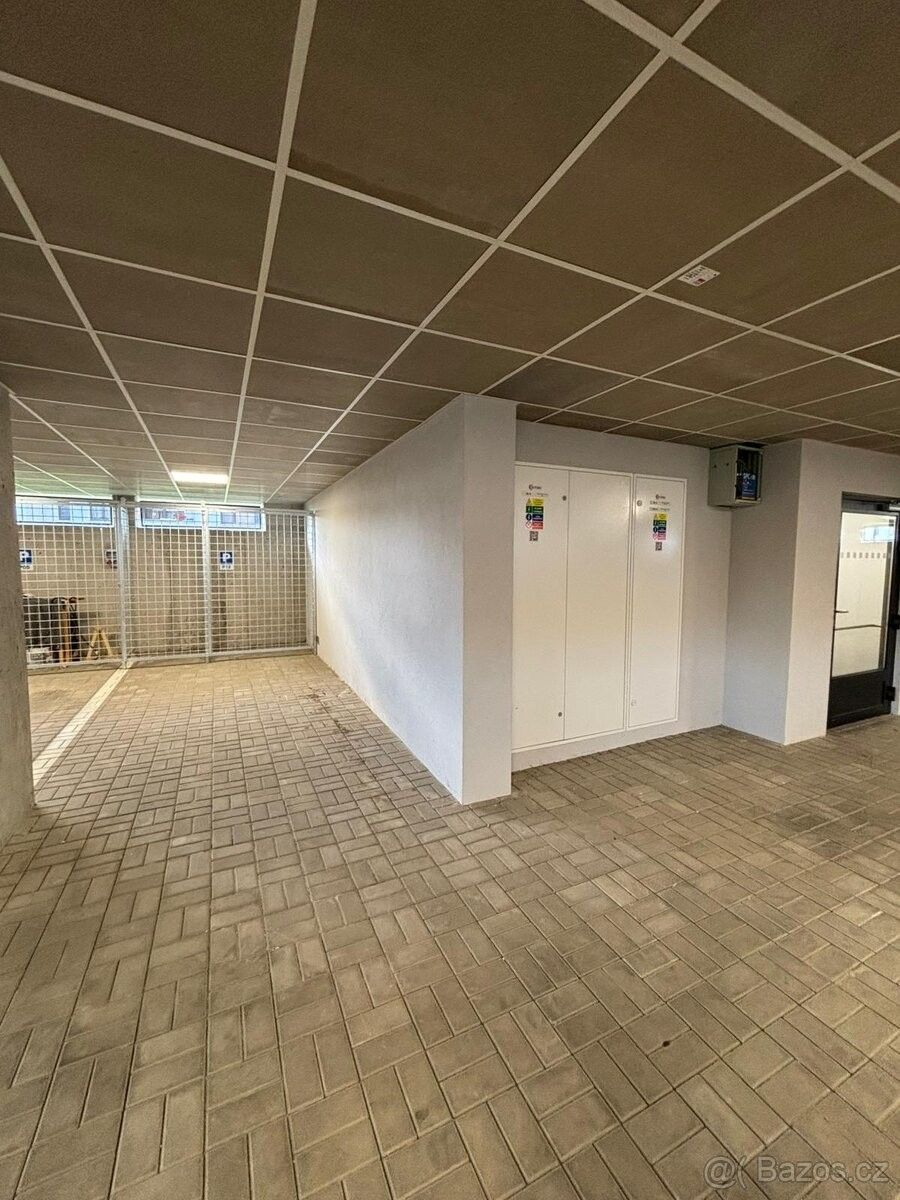 Garáže, Hradec Králové, 500 03