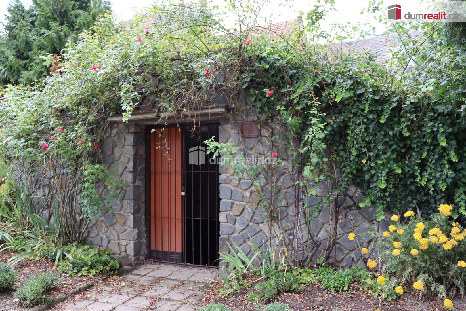 Garáže, Hovorany, 60 m²