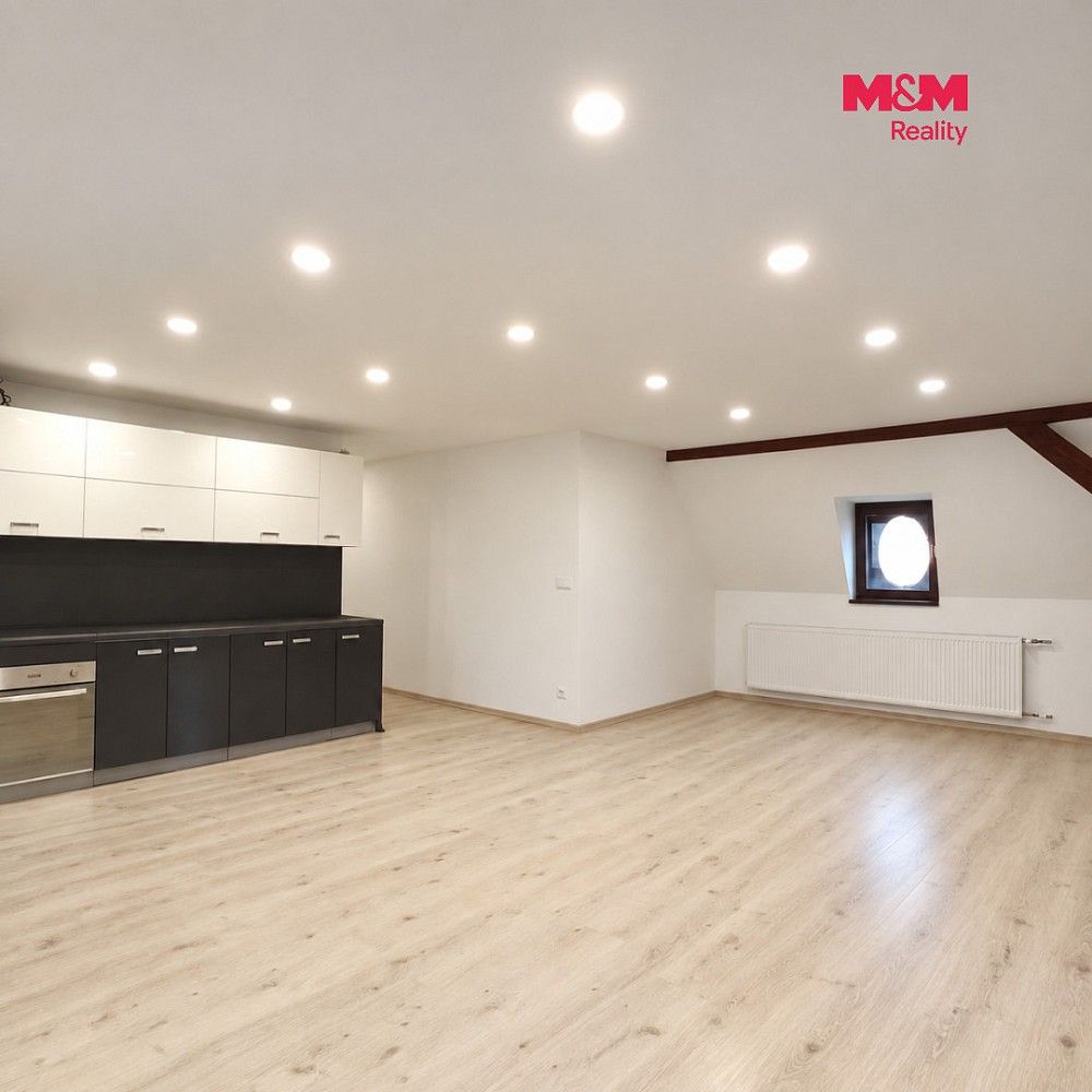 3+kk, náměstí Svobody, Šternberk, okres Olomouc, 75 m² - 2