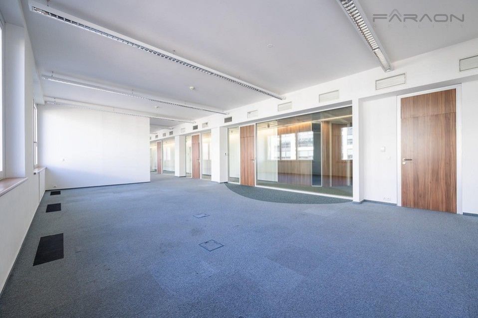 Kancelář · 239 m² · Pobřežní, Praha - 4