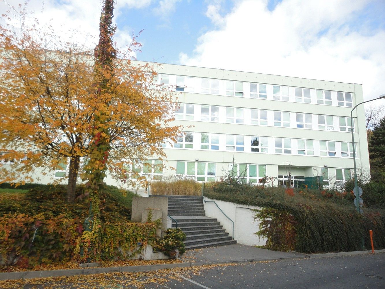 Pronájem kancelář - Praha, okres Praha 5, Hlavní město Praha, 500 m² - 1