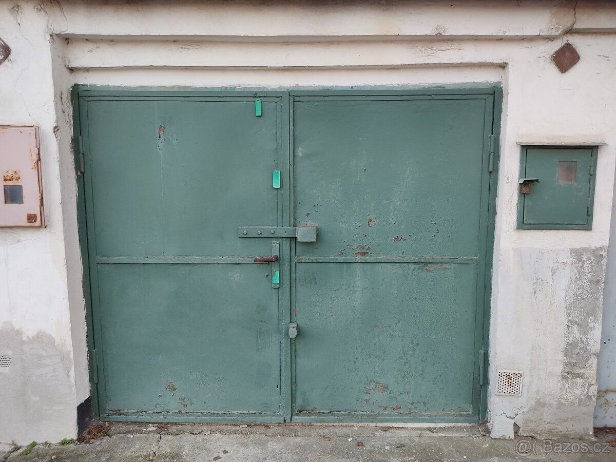 Garáže, Ostrava, 700 30