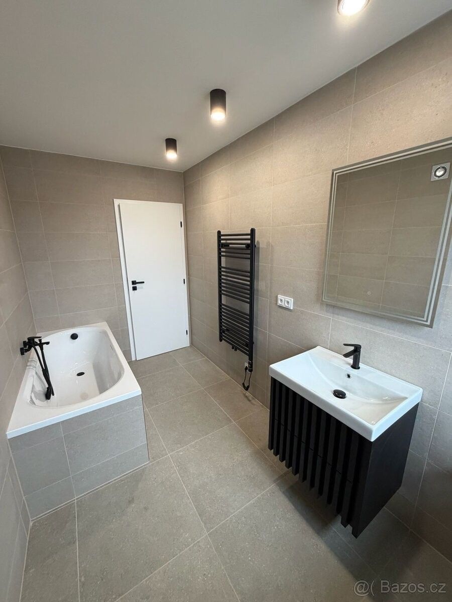 Pronájem byt - Kunovice, 686 04