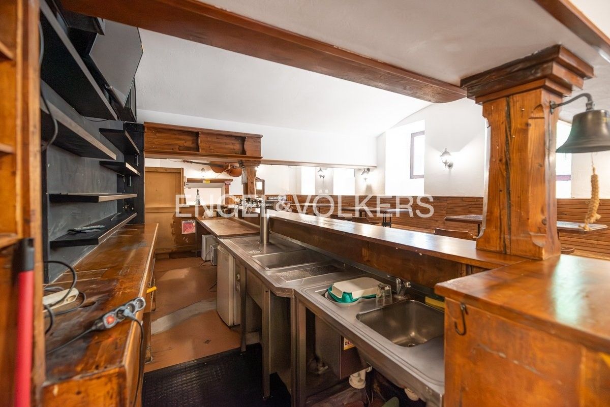 Restaurace · 207 m² · Chorvatská 1342, Praha Vinohrady - 4