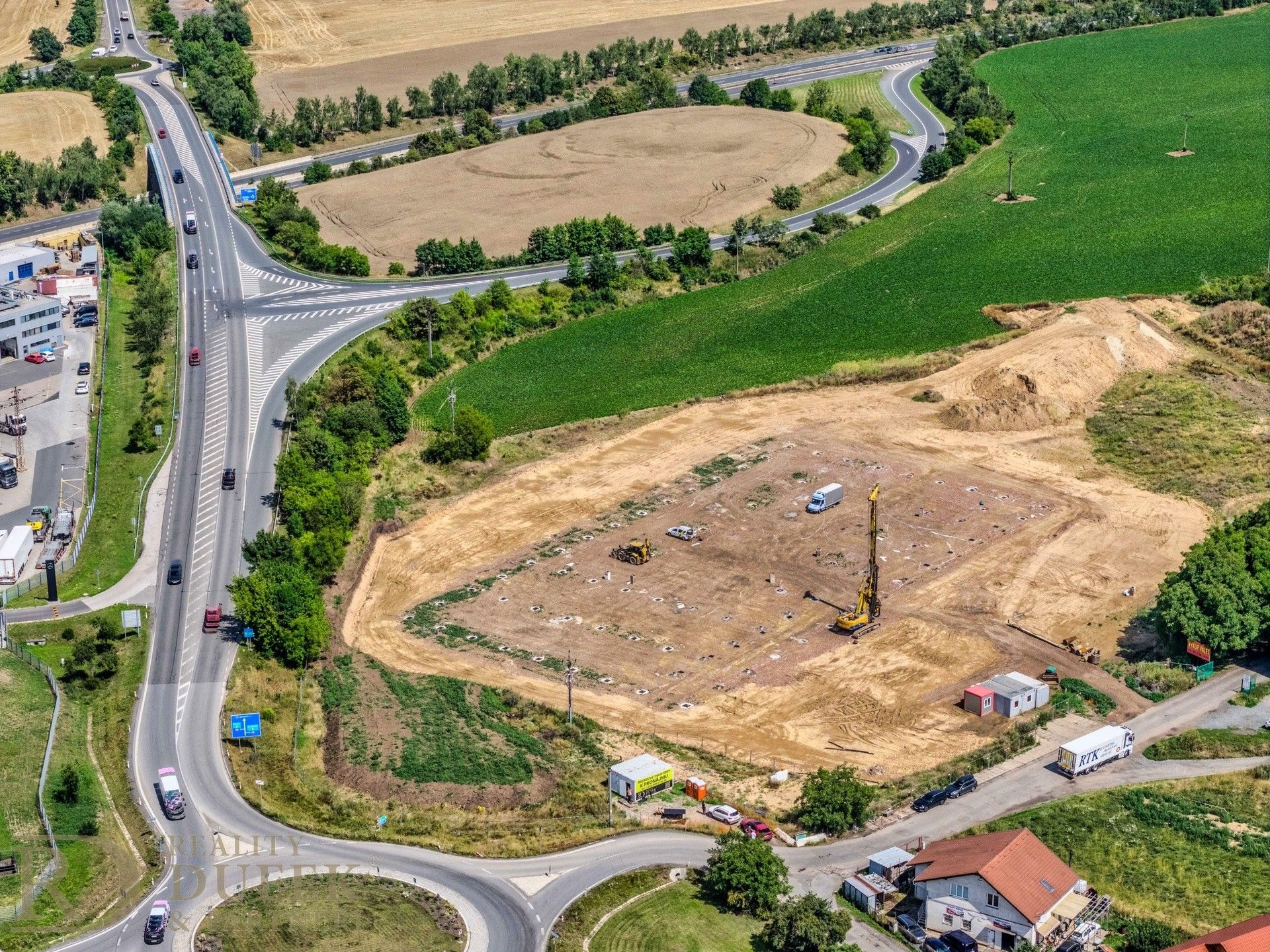 Prodej komerční pozemek - Zápy