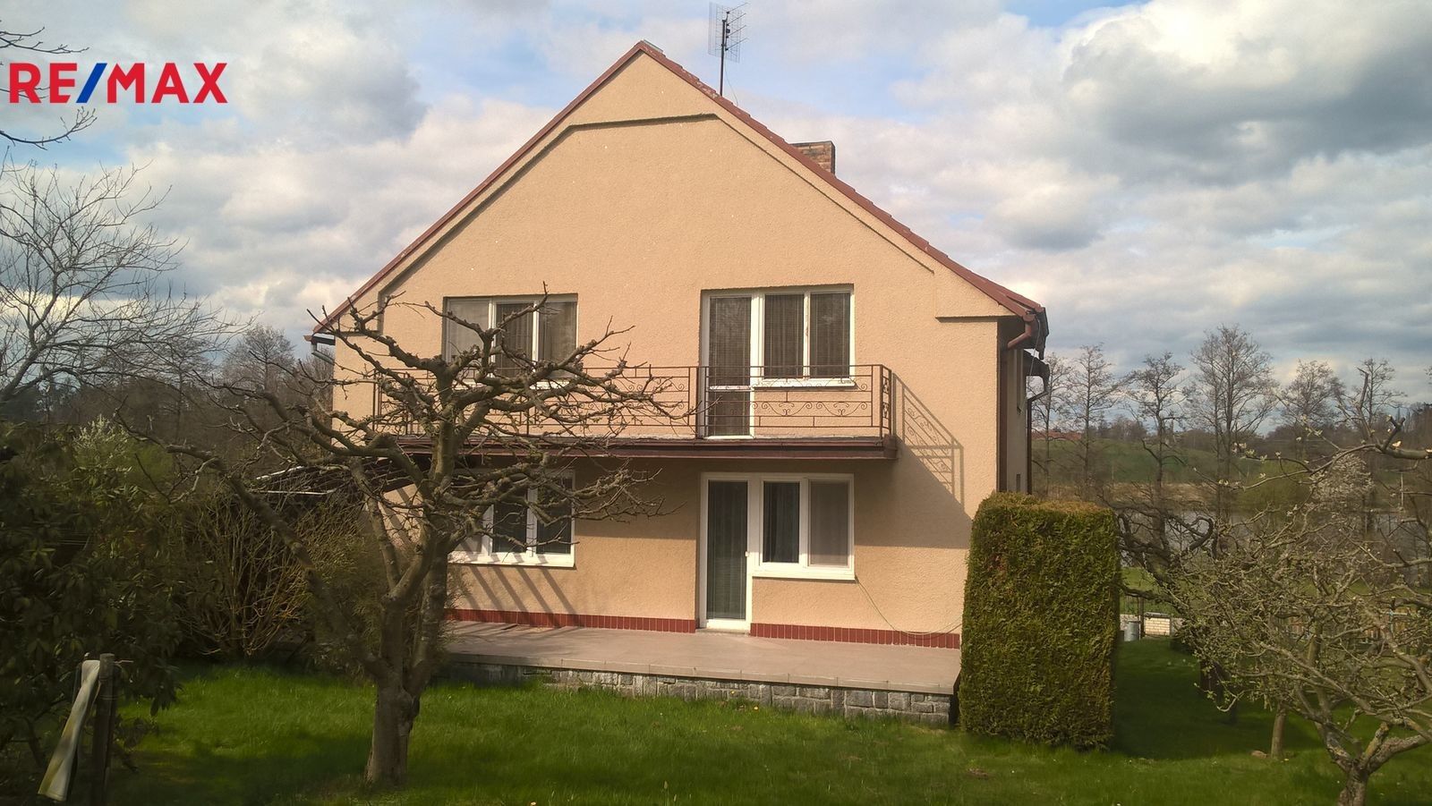 Prodej dům - Lnáře, 298 m²