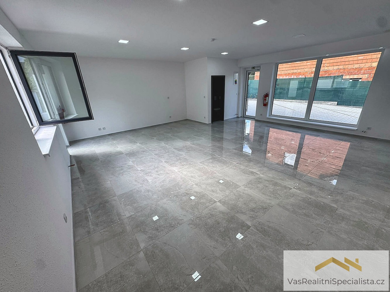 Pronájem obchodní prostory - Do Podkovy, Mukařov, okres Praha-východ, 56 m² - 2