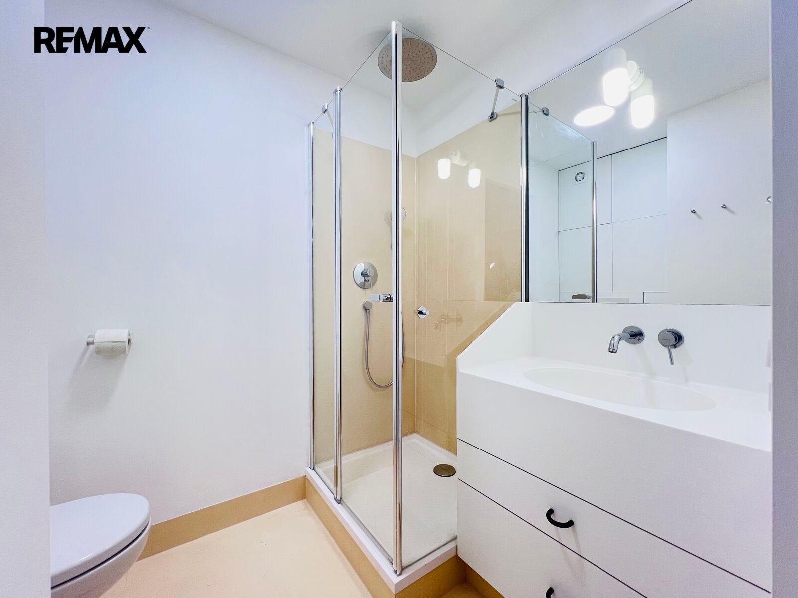 Pronájem byt 1+kk - Na dlážděnce, Praha Libeň, 38 m² - 5