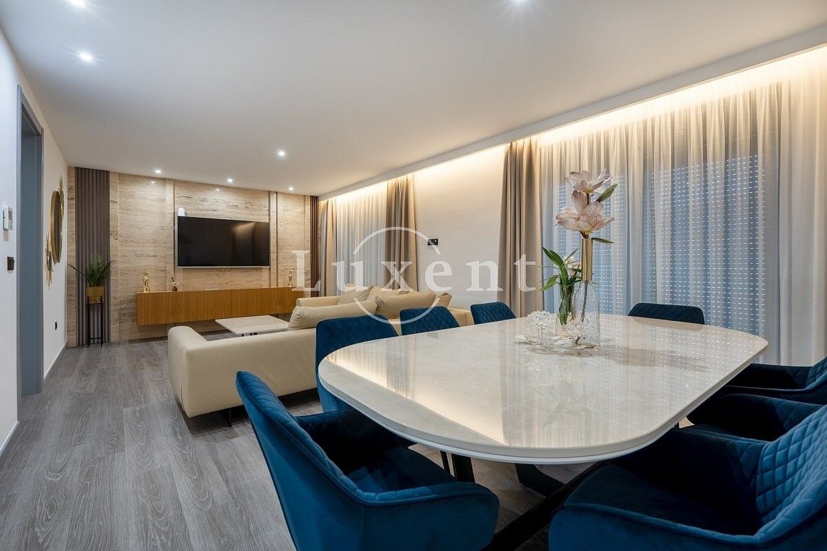 Rodinný dům · 280 m² · Makarská, Chorvatsko - 3