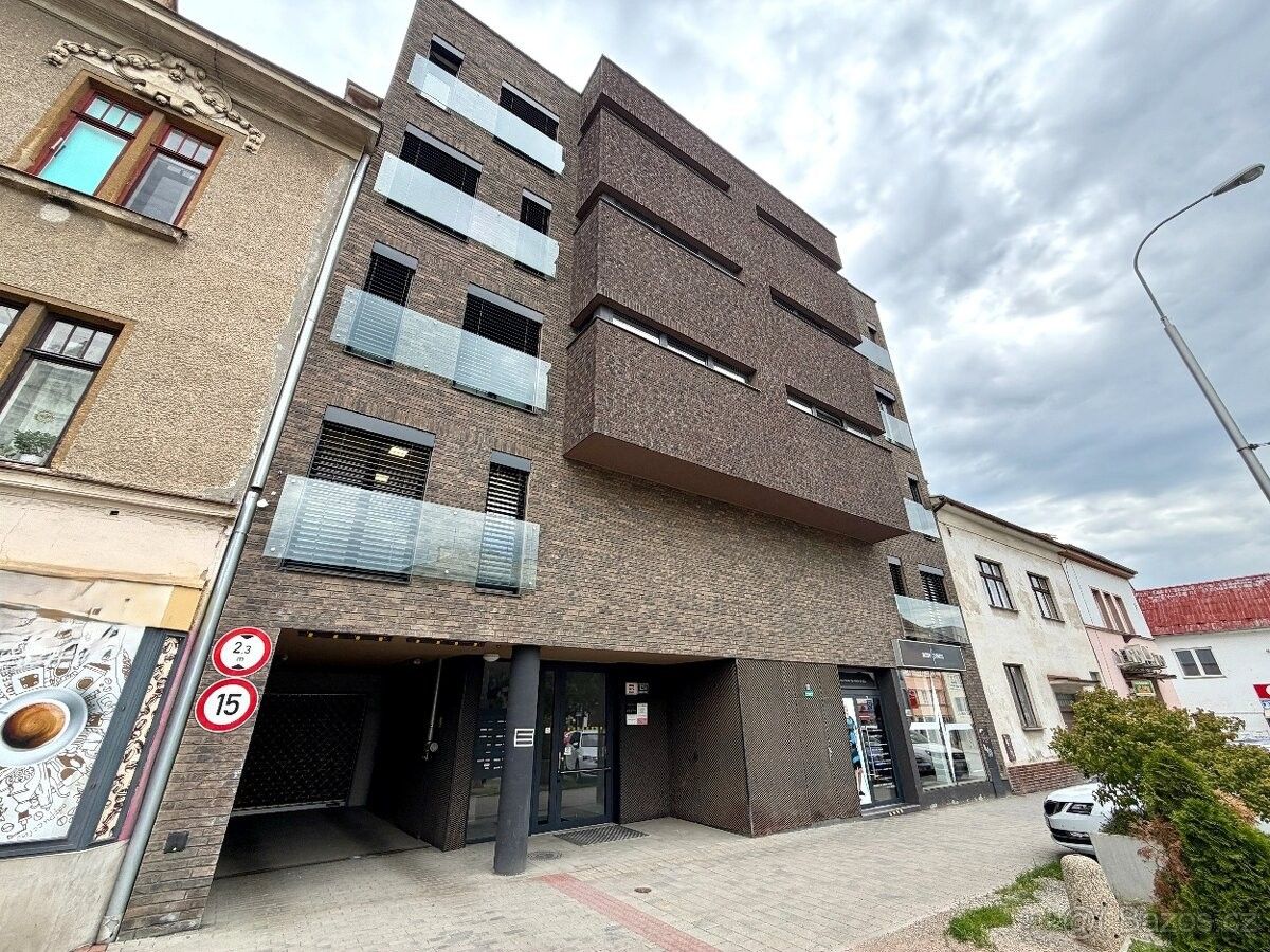 Garáže, Brno, 616 00 - 1