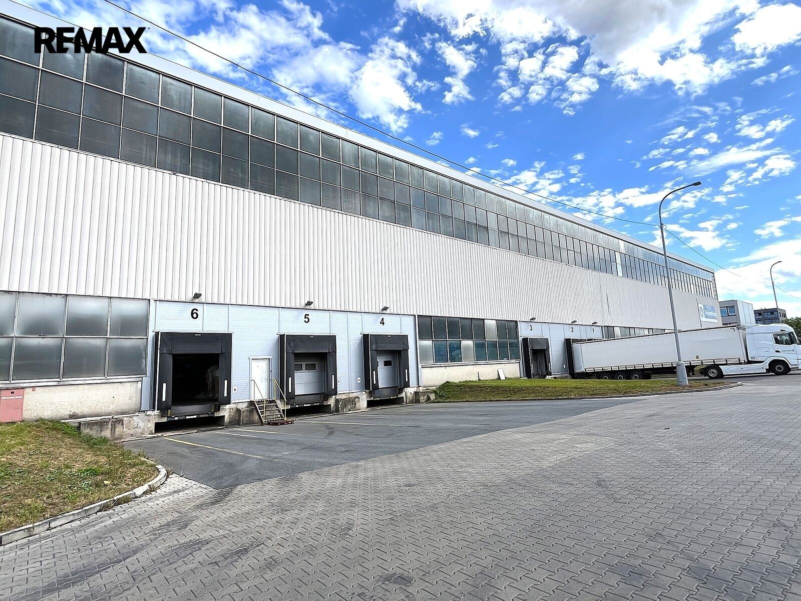 Sklady, U továren 999, Praha Hostivař, 10 500 m² - 2