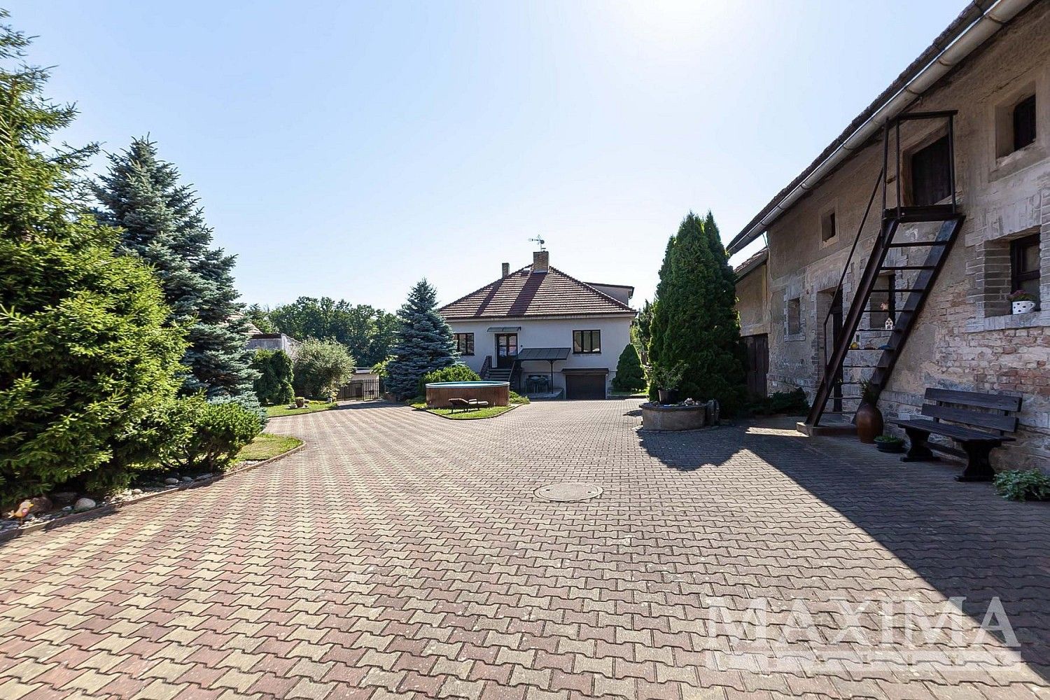 Rodinné domy, Bečváry - Červený Hrádek, okres Kolín, 340 m² - 2