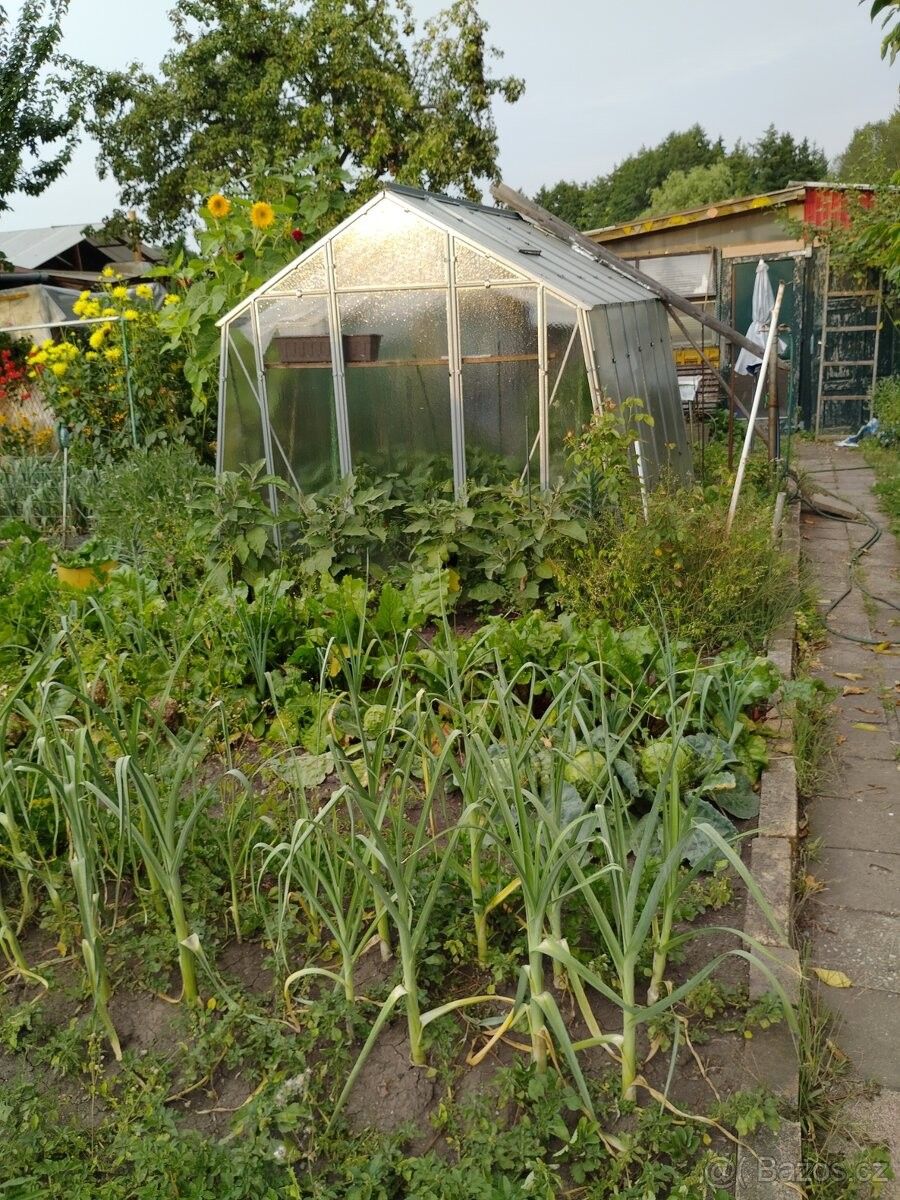 Zahrady, Podbořany, 441 01, 200 m²