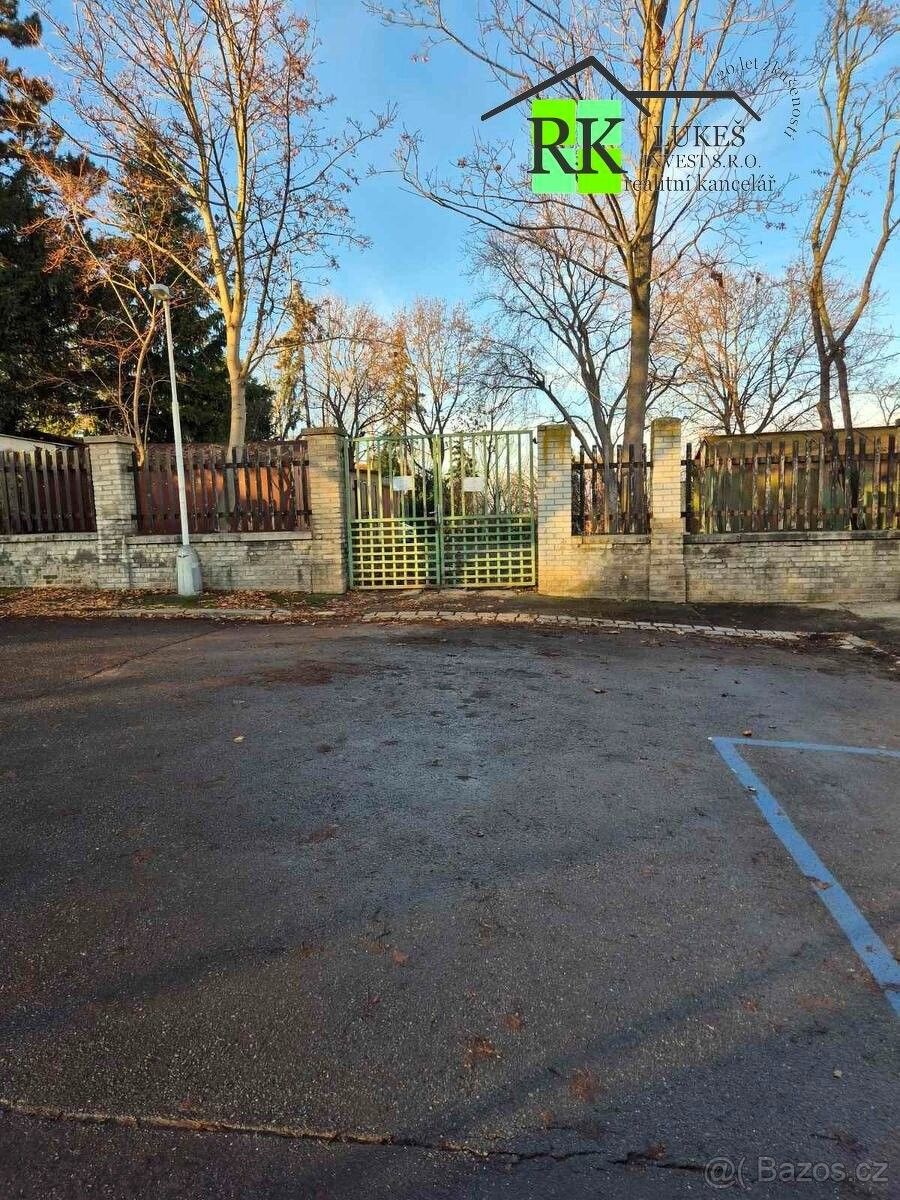 Garáže, Praha, 160 00