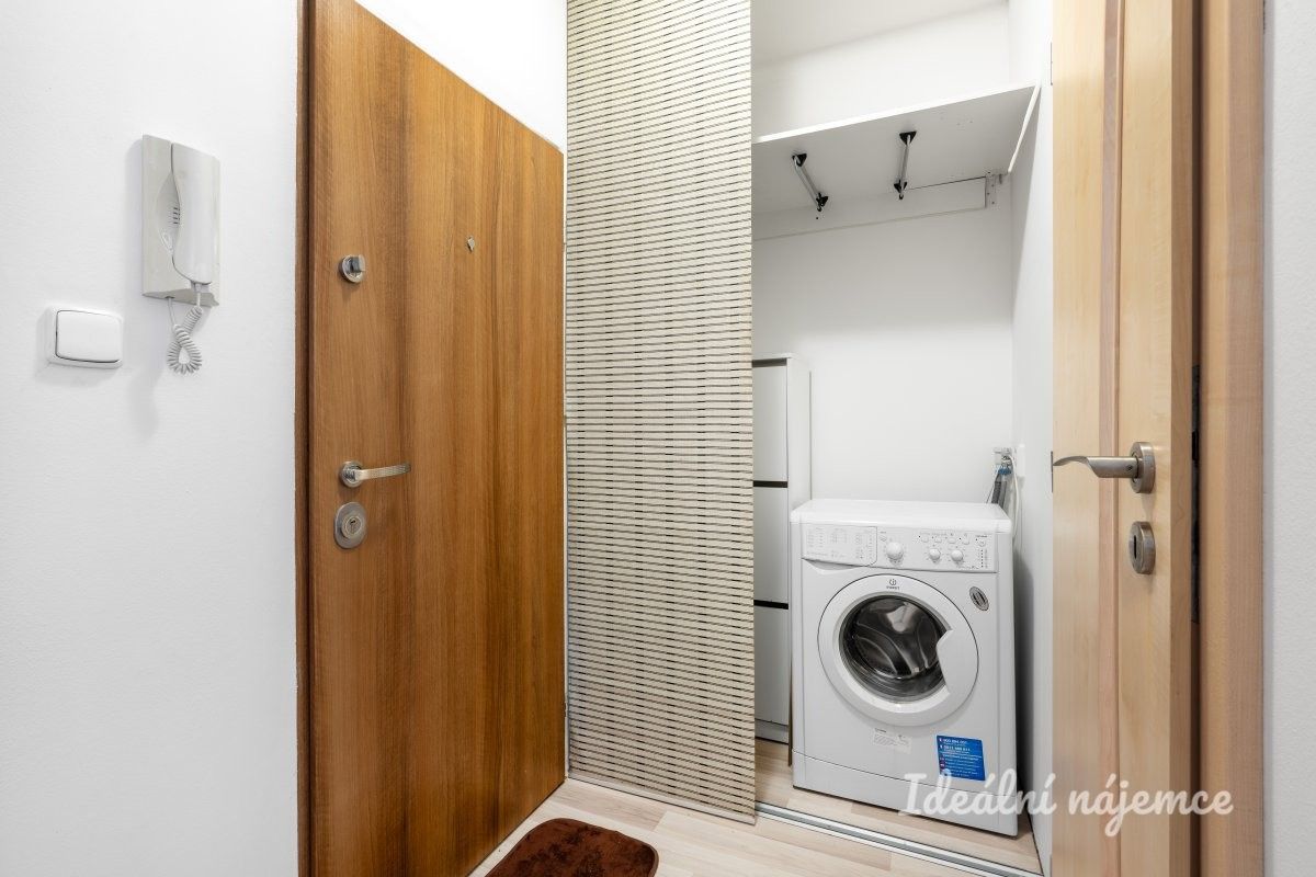 Pronájem byt 1+kk - Bílinská, Praha, 26 m²