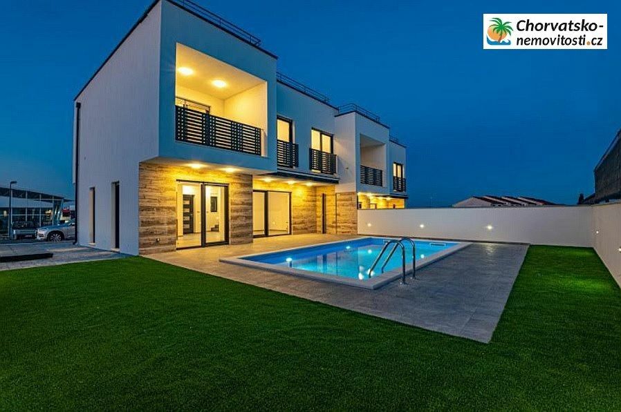 Rodinné domy, 987 66, Zahraničí