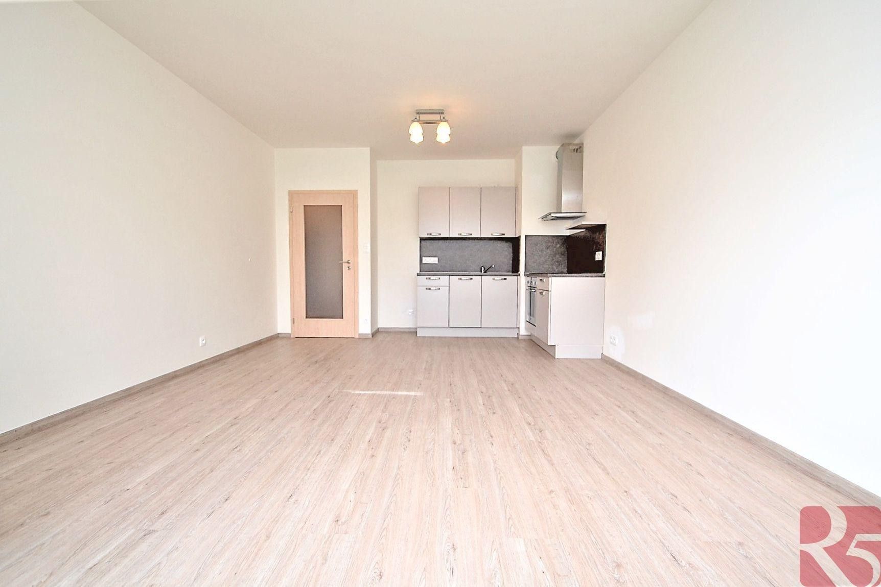 Pronájem byt 2+kk - V zahrádkách, Praha, 55 m²