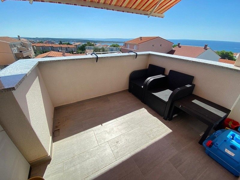 Byty, 987 66, Zahraničí